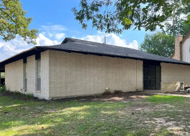 Property at 401 Oakhill Dr, Conroe, TX, 77304, 3 beds, 2 baths, [object Object]