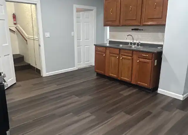 Property at 147 Prudence Ave Apt 1, Providence, RI, 02909, 2 beds, 1 bath, [object Object]