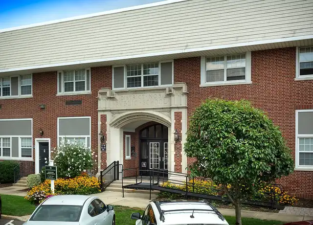 Property at Fairfield Square At East Meadow - 425 Newbridge Rd, East Meadow, NY, 11554, 1-2 bed, 1 bath, [object Object]