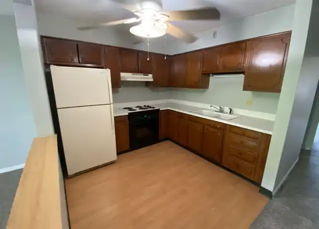 Property at 1718 9th Ave Unit 39, Moline, IL, 61265, 1 bed, 1 bath, [object Object]
