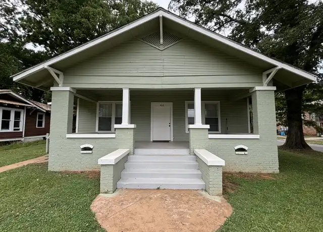 Property at 402 W Mobile St, Florence, AL, 35630, 3 beds, 2 baths, [object Object]