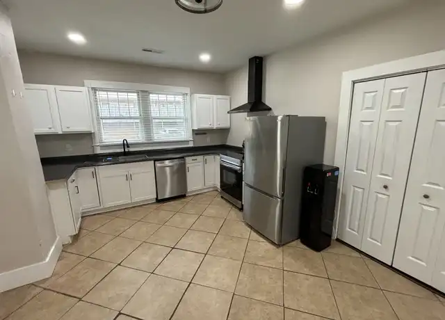 Property at 402 W Mobile St, Florence, AL, 35630, 3 beds, 2 baths, [object Object]