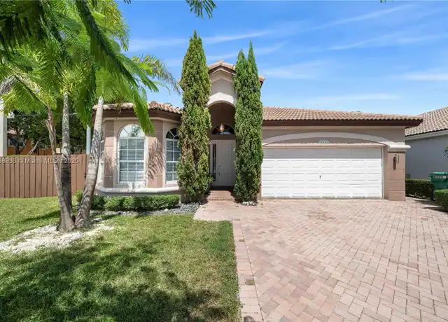 Property at 8555 NW 111th Ct Unit 8555, Doral, FL, 33178, 4 beds, 3 baths, [object Object]