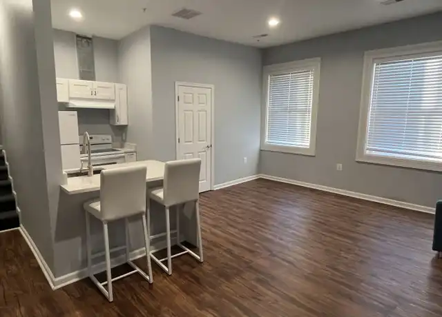 Property at 92 W Washington St Unit 403, Hagerstown, MD, 21740, 2 beds, 1.5 baths, [object Object]