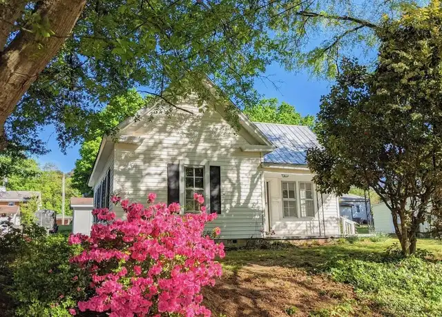 Property at 542 N Fayetteville St, Clayton, NC, 27520, 3 beds, 1 bath, [object Object]