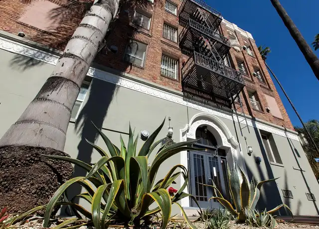 Property at 401 S Kenmore Ave, Los Angeles, CA, 90020, 0-1 beds, 1 bath, [object Object]