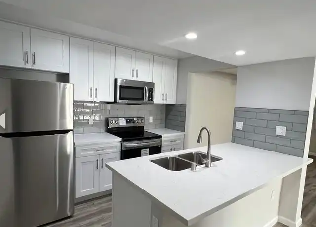 Property at 140 S Maple Dr, Beverly Hills, CA, 90212, 2 beds, 2 baths, [object Object]