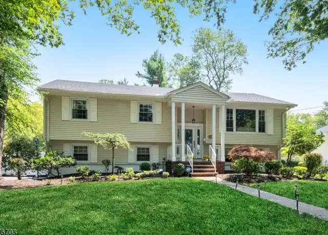 Property at 440 Yuhas Dr, Paramus, NJ, 07652, 5 beds, 3.5 baths, [object Object]