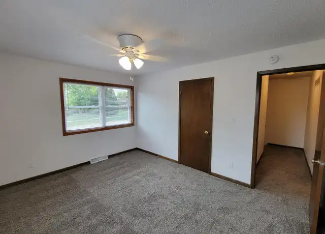 Property at 518 Barnett Dr, Cedar Falls, IA, 50613, 3 beds, 1.5 baths, [object Object]