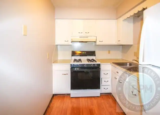 Property at 1016 N 47th Ave Unit 1016/17, Omaha, NE, 68132, 1 bed, 1 bath, [object Object]