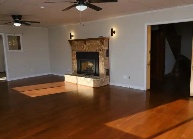 Property at 724 7th St, Hoquiam, WA, 98550, 4 beds, 2.5 baths, [object Object]