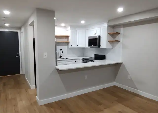 Property at 7 Oak St Unit 8, Peabody, MA, 01960, 1 bed, 1 bath, [object Object]