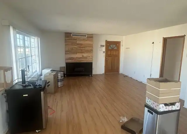 Property at 3715 Pacific Ave, Marina del Rey, CA, 90292, 2 beds, 2 baths, [object Object]