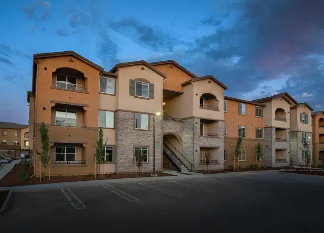Photo of 1900 Blue Oaks Blvd, Roseville, CA 95747