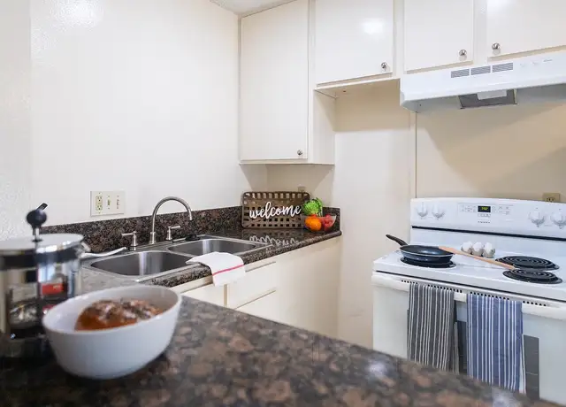 Photo of 11555 216th St, Lakewood, CA 90715