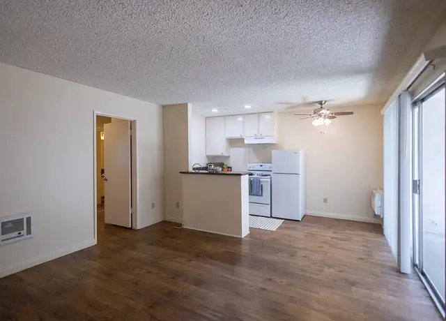 Photo of 11555 216th St, Lakewood, CA 90715