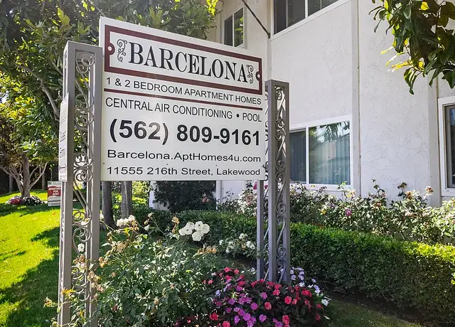 Photo of 11555 216th St, Lakewood, CA 90715