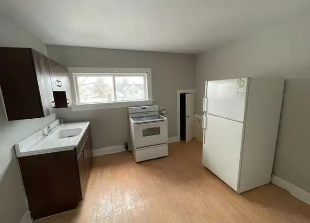 Property at 105 N State St Unit 2, Chippewa Falls, WI, 54729, 1 bed, 1 bath, [object Object]