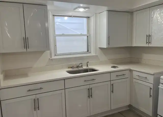 Property at 1716 W Cermak Rd #1, Chicago, IL, 60608, 3 beds, 1 bath, [object Object]