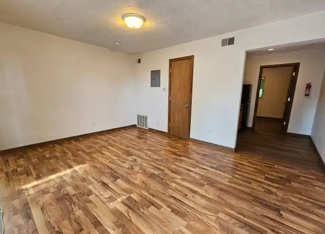 Property at 300 31st St NE Unit D, Cedar Rapids, IA, 52402, 1 bed, 1 bath, [object Object]