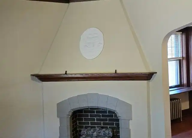 Property at 5439 W Martin Dr Unit 202, Milwaukee, WI, 53208, 2 beds, 1 bath, [object Object]