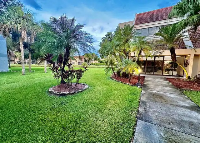 Property at 210 Lakeview Dr #104, Weston, FL, 33326, 2 beds, 2 baths, [object Object]