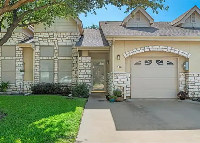 Property at 816 Kitty Hawk Ln, Grand Prairie, TX, 75051, 2 beds, 2 baths, [object Object]