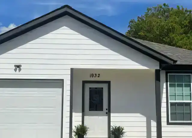 Property at 1932 Agnew St, Bonham, TX, 75418, 3 beds, 2 baths, [object Object]