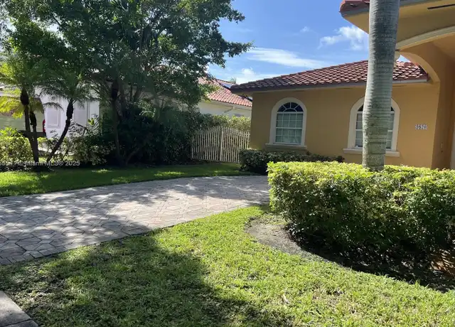 Property at 9820 NW 26th St, Doral, FL, 33172, 4 beds, 3 baths, [object Object]