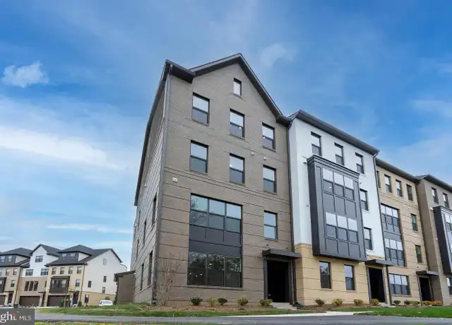 Property at 14320 Yesler Ave #17, Chantilly, VA, 20151, 3 beds, 2.5 baths, [object Object]