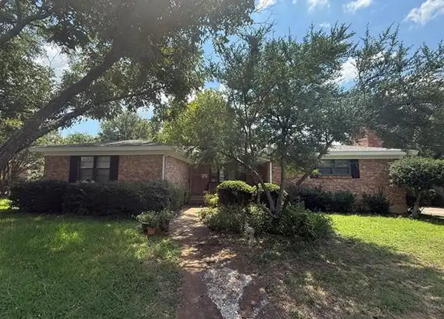 Property at 605 Clebud Dr, Euless, TX, 76040, 4 beds, 2 baths, [object Object]