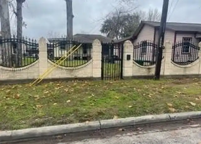 Property at 3708 Gano St Unit 2, Houston, TX, 77009, 1 bed, 1 bath, [object Object]