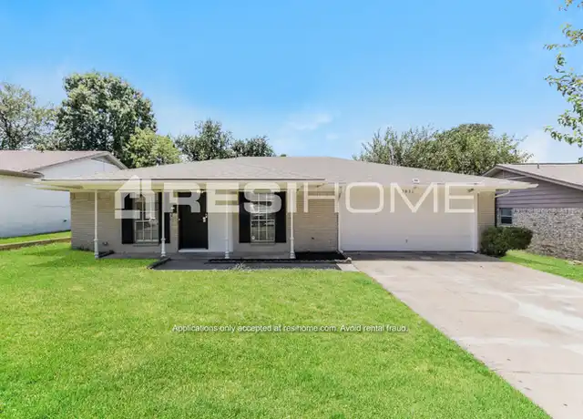 Property at 2832 Lago Vista Loop, Irving, TX, 75062, 3 beds, 2 baths, [object Object]