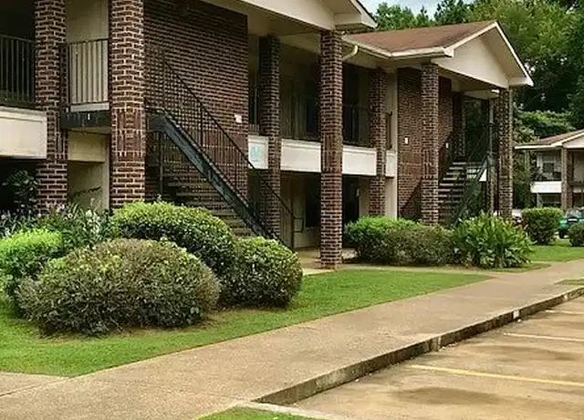 Property at Crestview Apartments - 1001 S Eastman Rd, Longview, TX, 75602, 1 bed, 1 bath, [object Object]