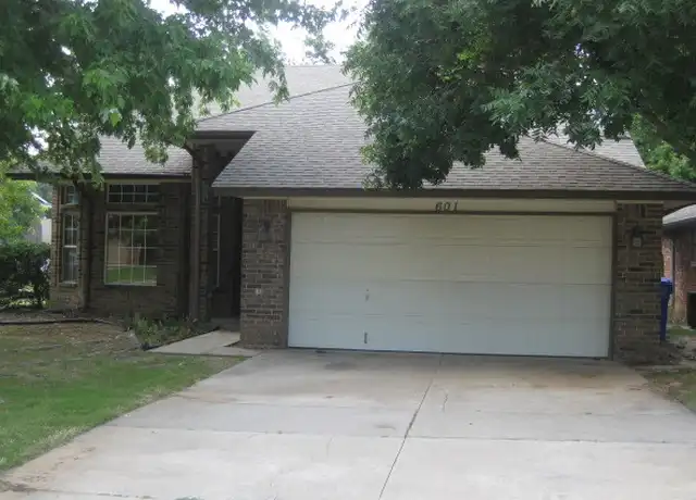 Property at 601 Goshawk Dr, Norman, OK, 73072, 4 beds, 2 baths, [object Object]
