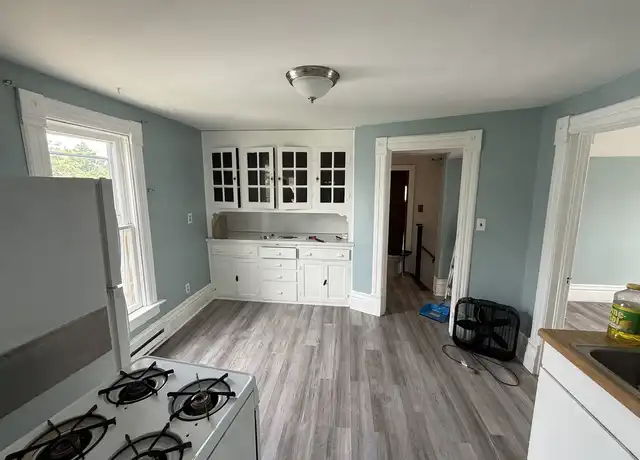 Property at 406 W 14th Ave, Oshkosh, WI, 54902, 2 beds, 1 bath, [object Object]
