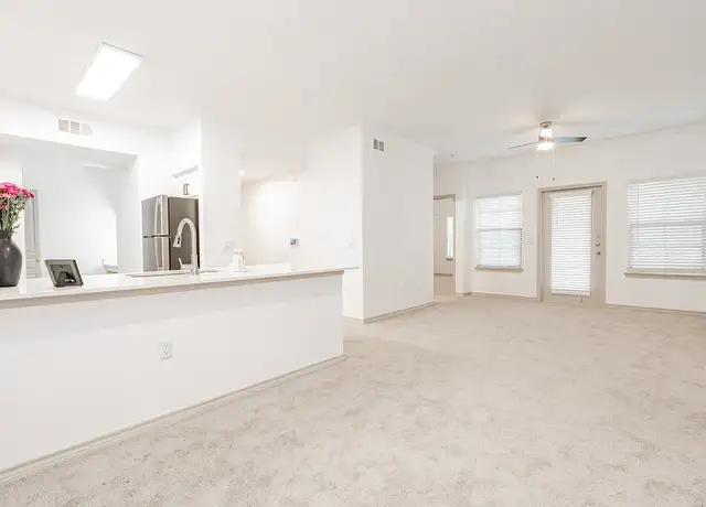 Photo of 608 Rowlett Rd, Garland, TX 75043