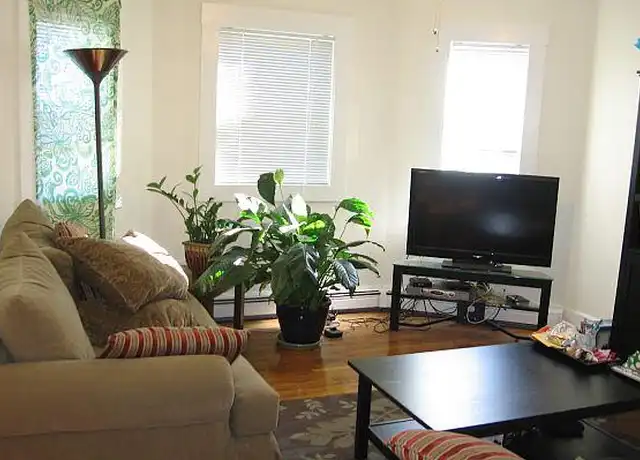 Property at 33 Jay St, Somerville, MA, 02144, 3 beds, 1 bath, [object Object]