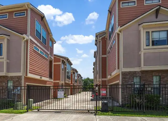 Property at 1042 W 23rd St Unit B, Houston, TX, 77008, 3 beds, 2.5 baths, [object Object]
