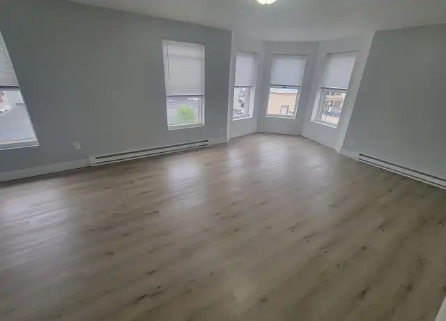 Property at 600 King St Unit 4, La Crosse, WI, 54601, 4 beds, 1 bath, [object Object]