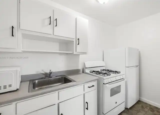 Property at 126 SW 18th Ave Unit 5, Miami, FL, 33135, 2 beds, 1 bath, [object Object]