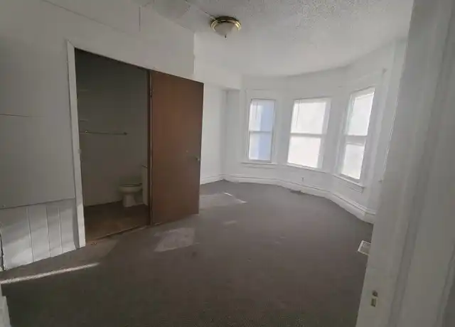 Property at 729 W 5th St Unit 1, Waterloo, IA, 50702, 1 bed, 1 bath, [object Object]