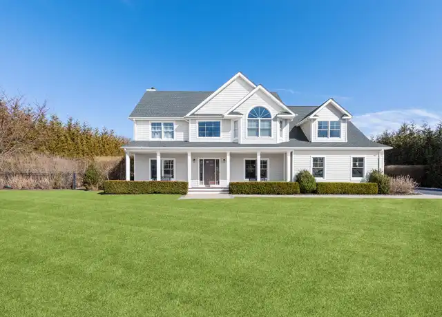 Property at 60 Roanoke Ct, Riverhead, NY, 11901, 4 beds, 1.5 baths, [object Object]