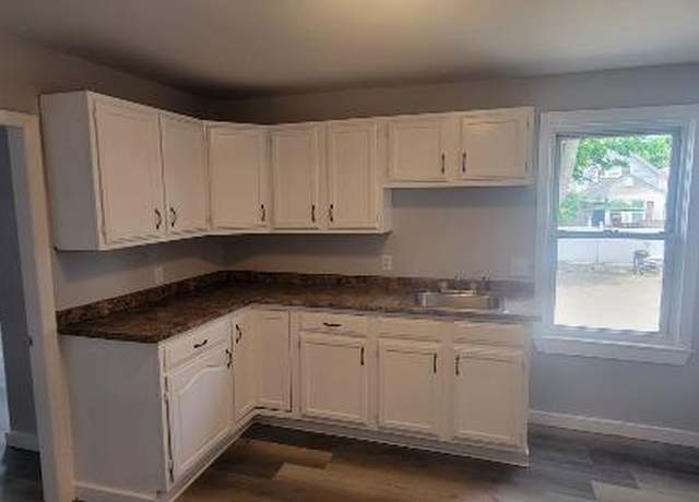 Photo of 29 Pleasant Pl, Leominster, MA 01453