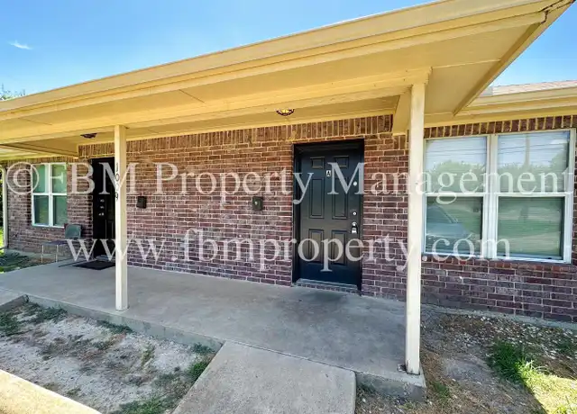 Property at 1009 SW Main St Unit A, Ennis, TX, 75119, 3 beds, 2 baths, [object Object]