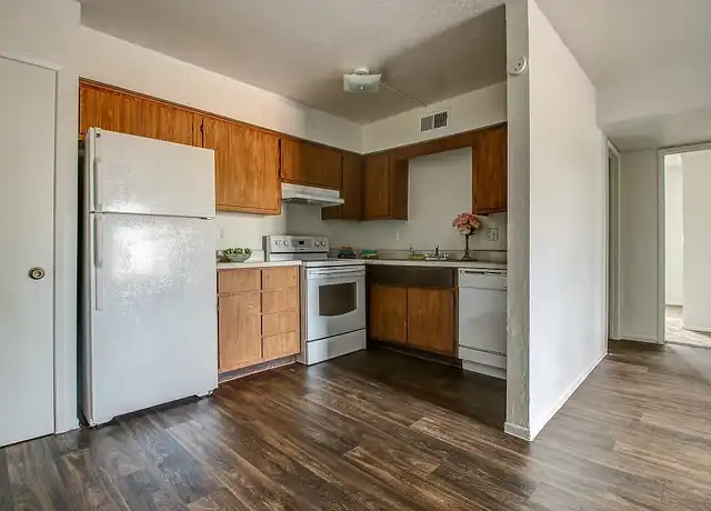 Property at Canyon Club Apartments - 2525 W Pierson St, Phoenix, AZ, 85017, 1 bed, 1 bath, [object Object]