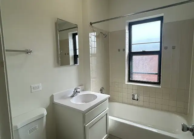 Photo of 709 E 50th Pl, Chicago, IL 60615