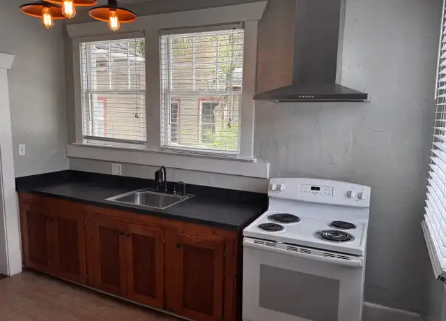 Property at 210 W Wisconsin Ave, Deland, FL, 32720, 3 beds, 1 bath, [object Object]