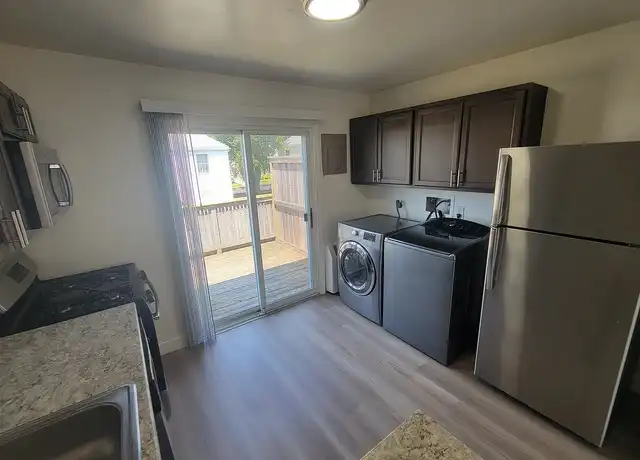 Property at Landings - 131 Lake Erie St, Middletown, RI, 02842, 2 beds, 1 bath, [object Object]