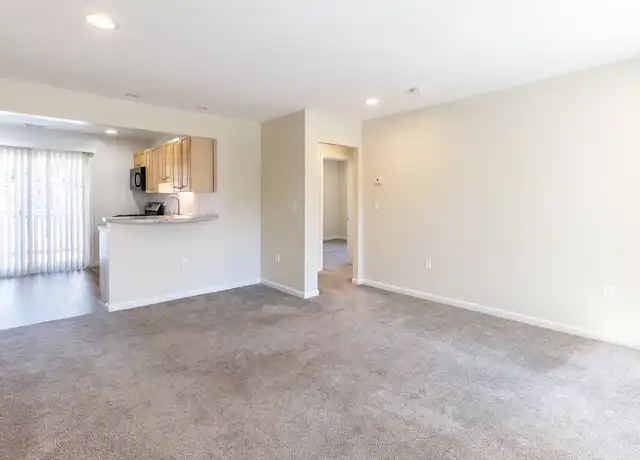 Property at Landings - 131 Lake Erie St, Middletown, RI, 02842, 2 beds, 1 bath, [object Object]